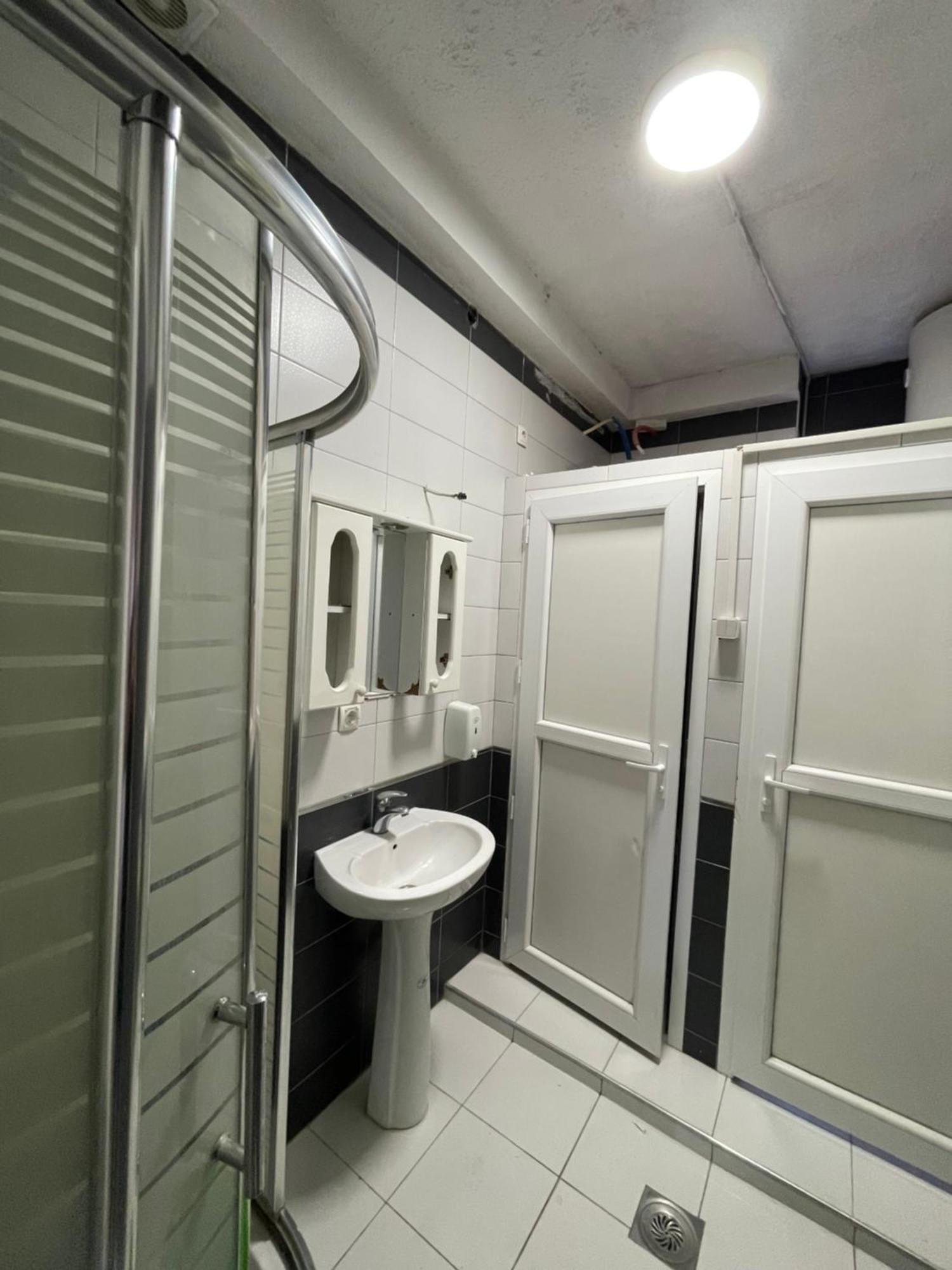 Newborn Comfort Hostel The Biggest Hostel Of Town With Best Location Пристина Екстериор снимка