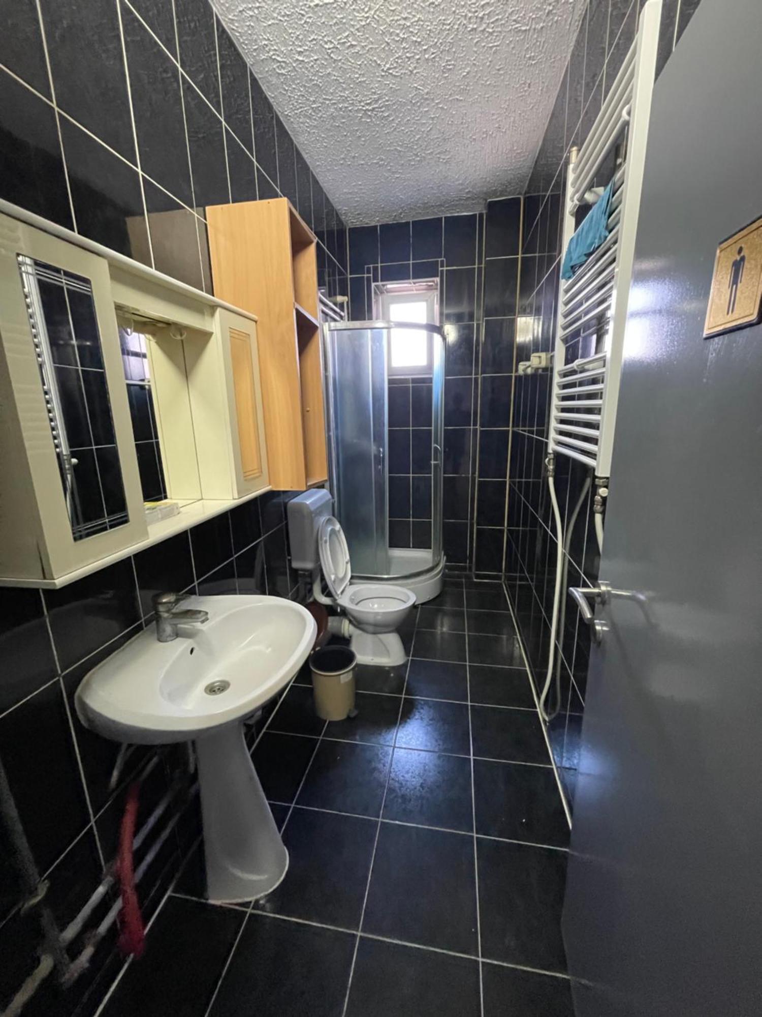 Newborn Comfort Hostel The Biggest Hostel Of Town With Best Location Пристина Екстериор снимка